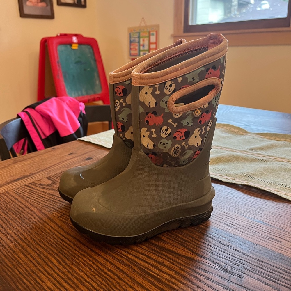 Bogs Neo Classic 3 Season Puppy Print Kids Rain Boots size 9